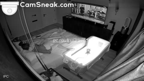 Hamile karısını porno açıp sikiyor
