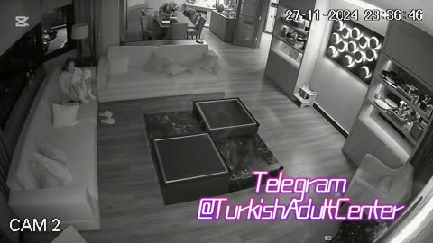 Kadın salonda kendini tatmin ediyor  Part 8