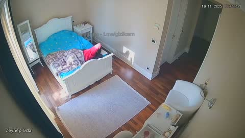 Koca memeli Zeynep yatak odasında soyunuyor 3 Part 2